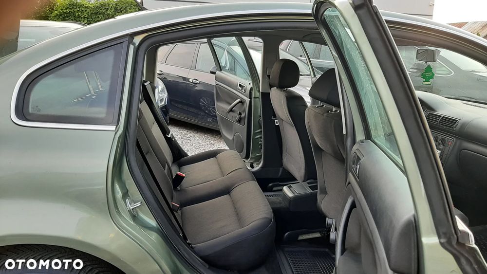 Volkswagen Passat 1.6 - 12