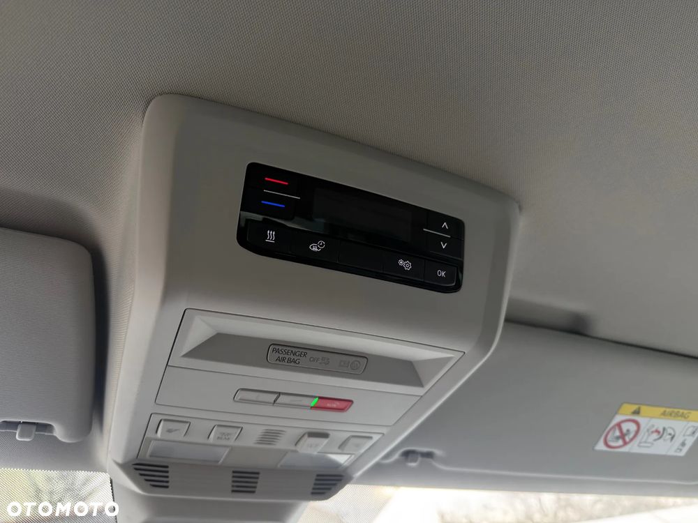 Volkswagen Caravelle - 11