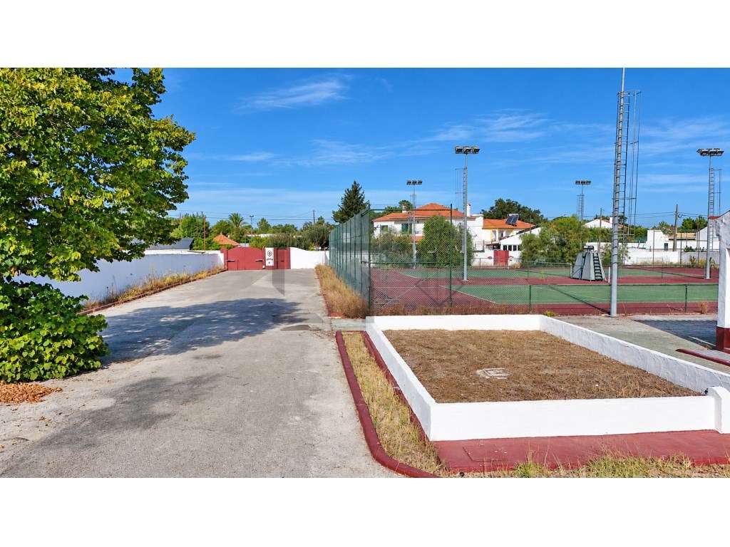 Quinta com 2 Moradias, 2 Campos de Ténis e Piscina, para Venda em P... - Grande imagem: 5/57