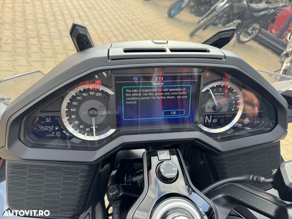 Honda Gold Wing Tour - 8