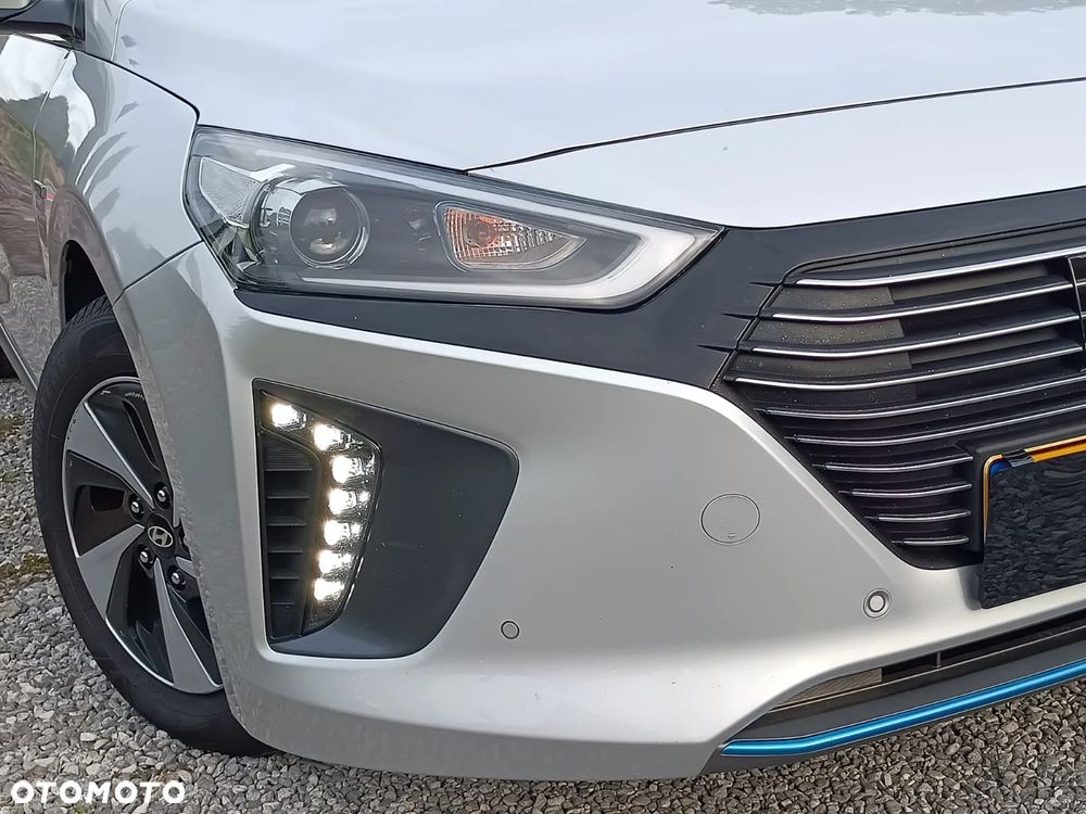 Hyundai IONIQ - 7