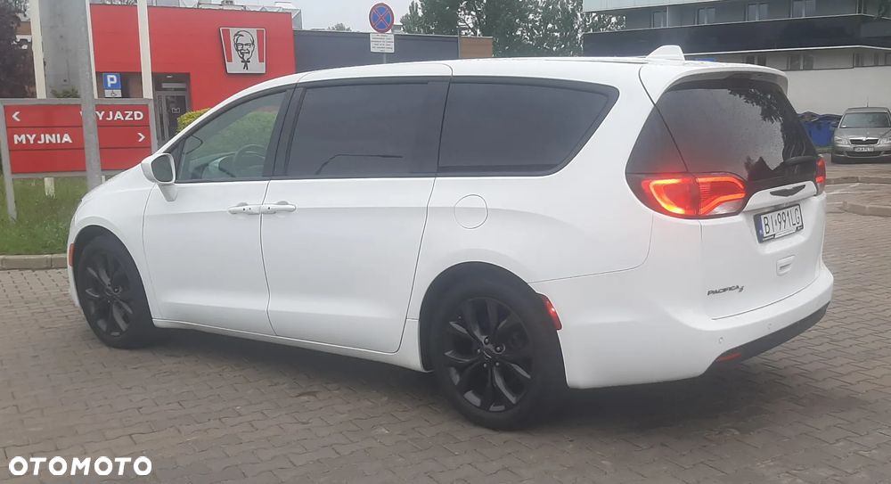 Chrysler Pacifica - 7