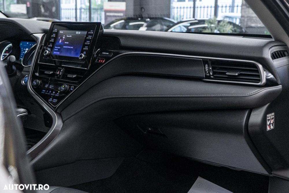Toyota Camry Executive - 34