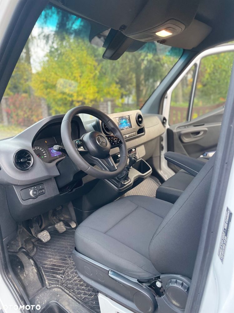 Mercedes-Benz Sprinter - 9