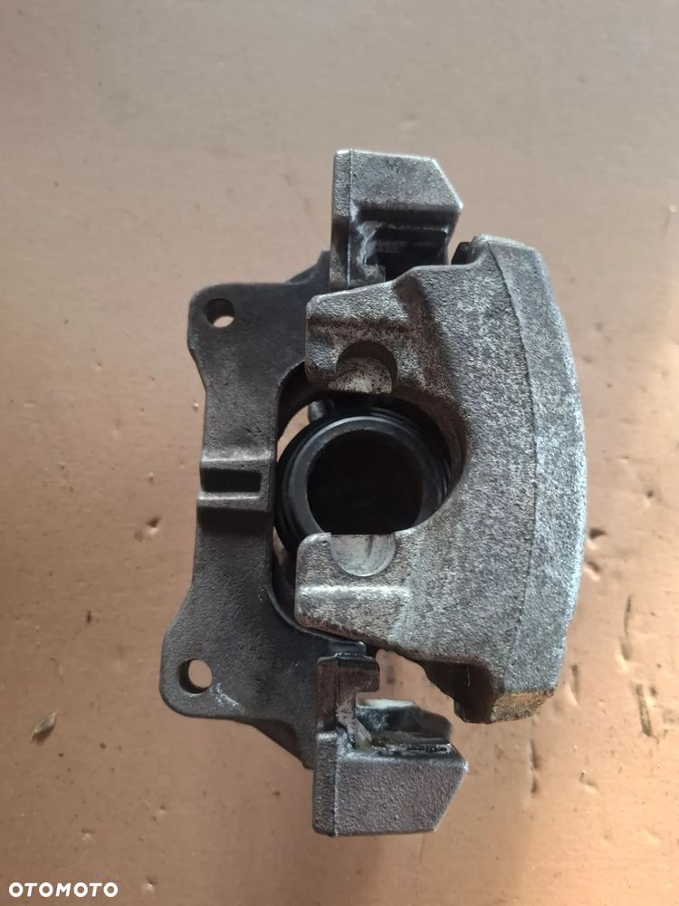 Volvo XC60 II zacisk lewy przód 31665734 - 3