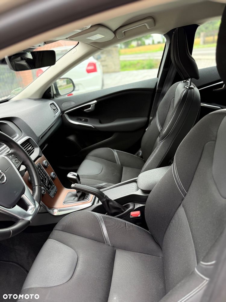 Volvo V40 D2 - 11