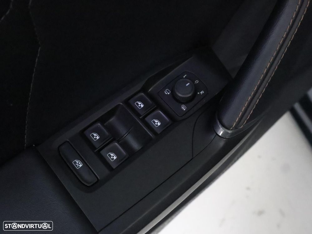 Cupra Leon 1.5 eTSI MID DSG - 11