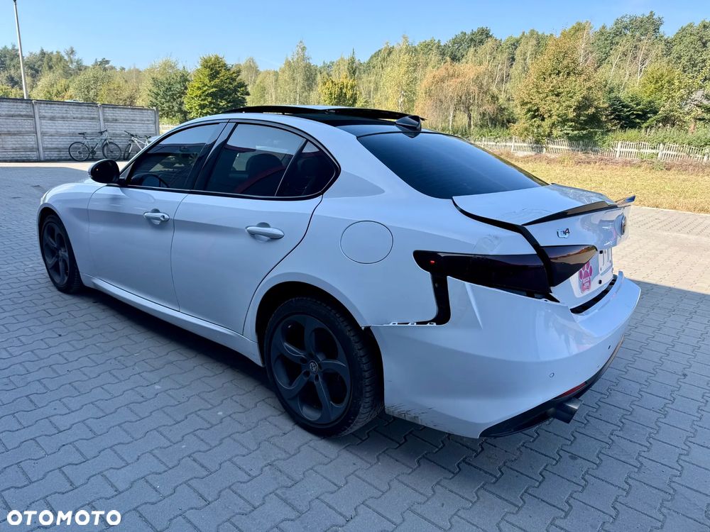 Alfa Romeo Giulia 2.0 Turbo 16V AT8 Veloce Ti - 7