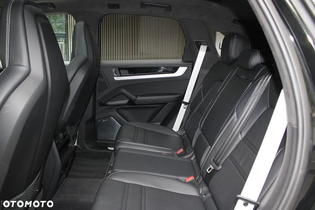 Porsche Cayenne Turbo E-Hybrid PHEV - 11