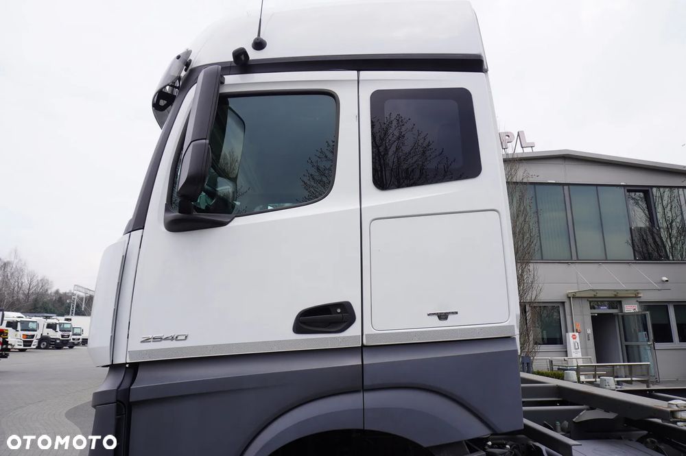 Mercedes-Benz Actros 2540 6x2 / 10 tho. km!!! / 5-seater cab! / BDF - 13