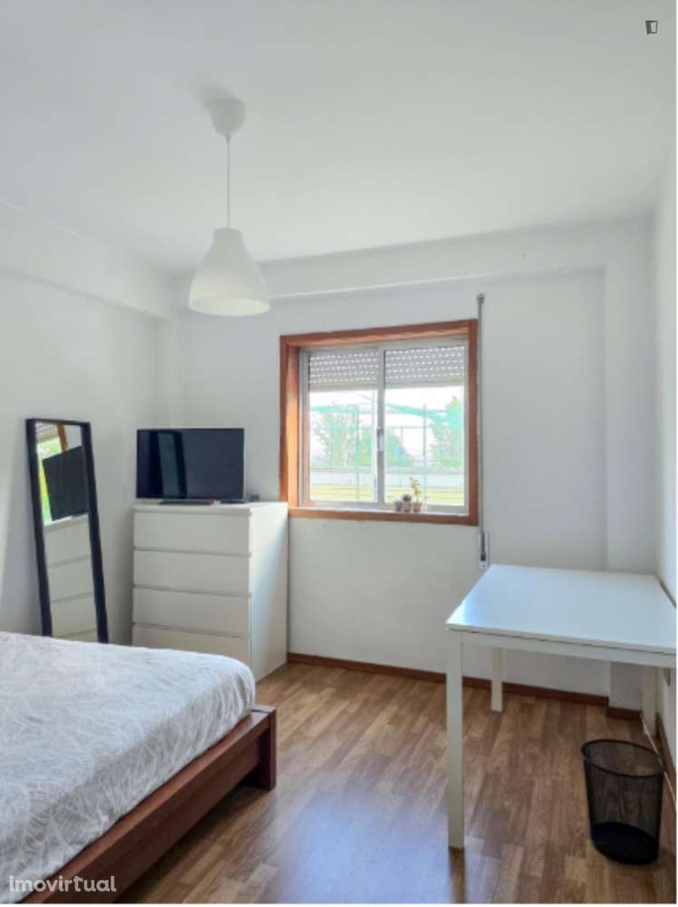 Quarto - localizado em Campanhã Porto - Grande imagem: 3/9