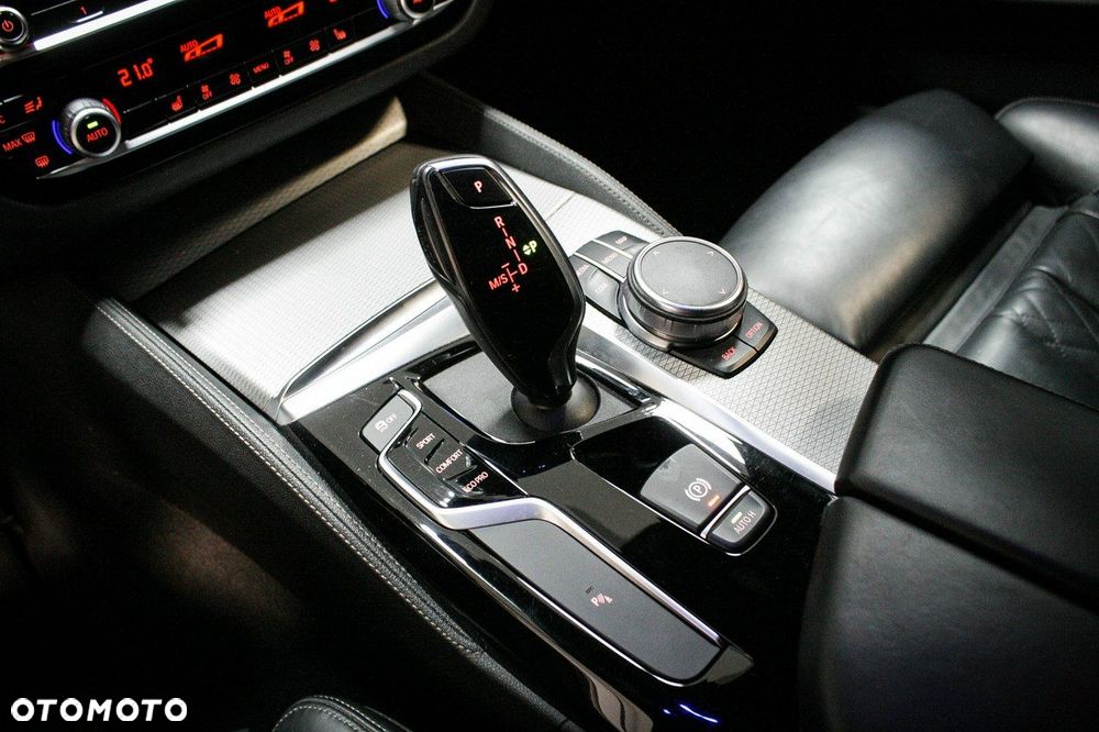 BMW Seria 5 520d M Sport - 16
