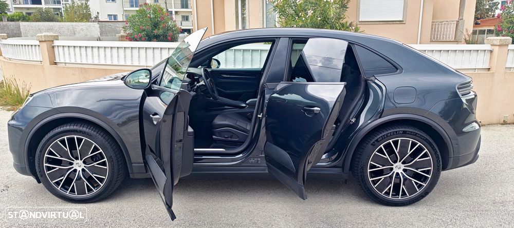 Porsche Macan Electric 4 - 1