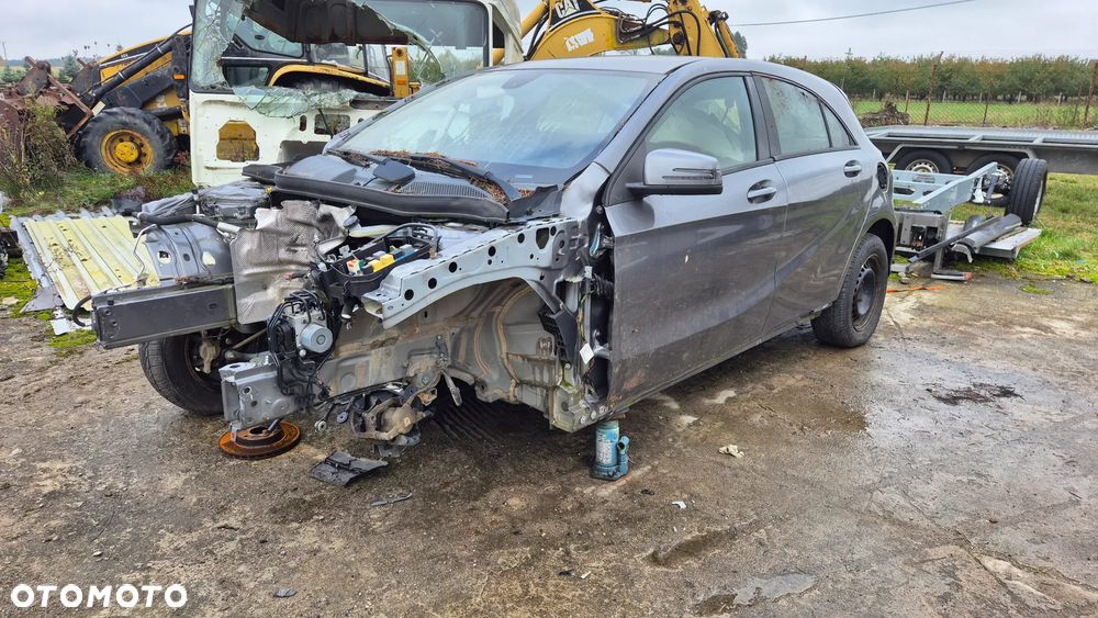 Mercedes-Benz Klasa A 180 - 4