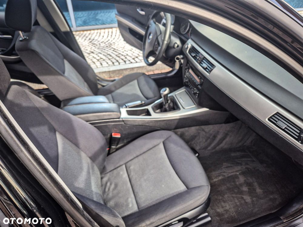 BMW Seria 3 320i - 22