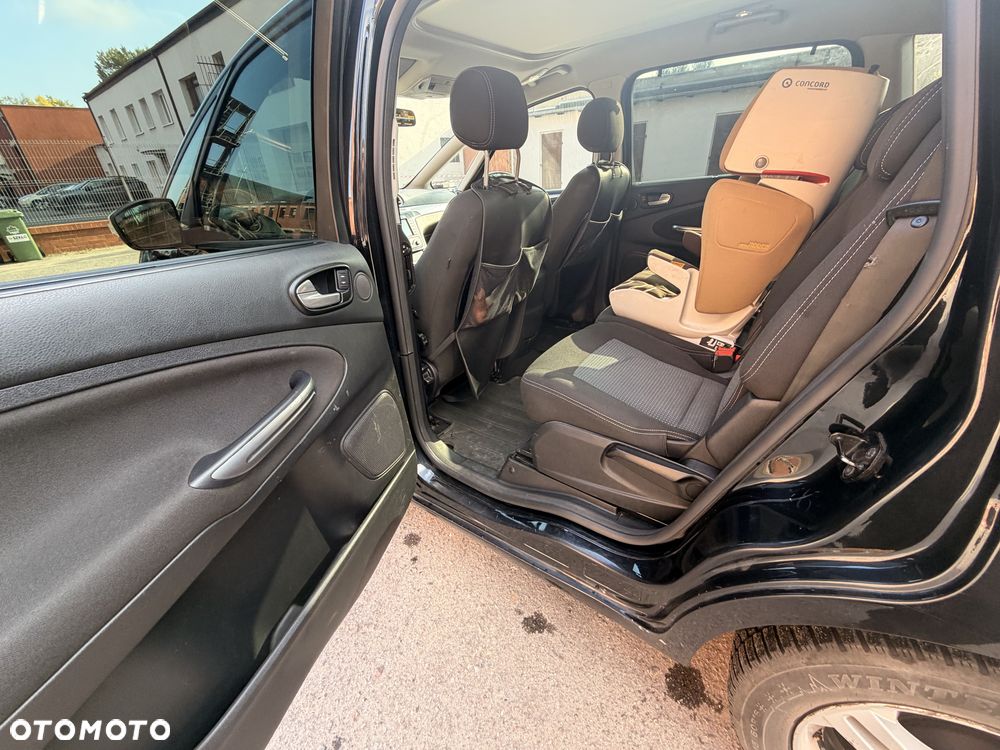 Ford S-Max - 11
