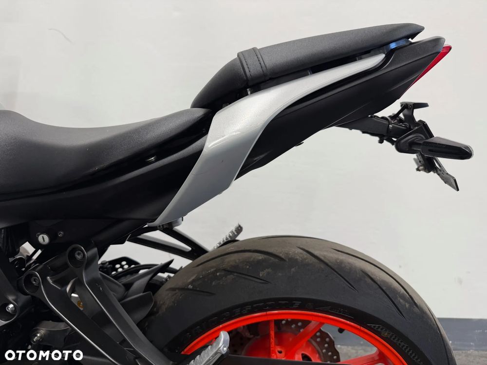 Yamaha MT - 28
