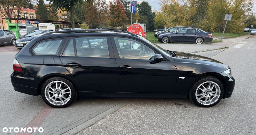 BMW Seria 3 318i Touring - 5