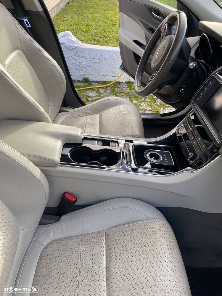 Jaguar XE 2.0 D Prestige Aut. - 19