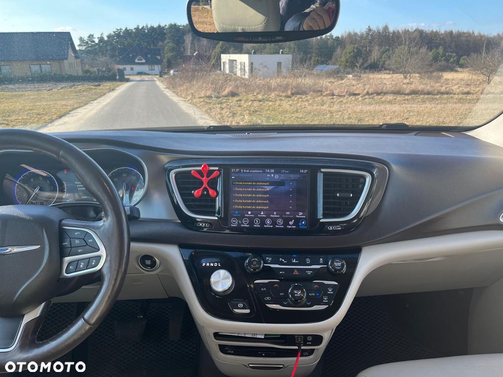 Chrysler Pacifica - 10