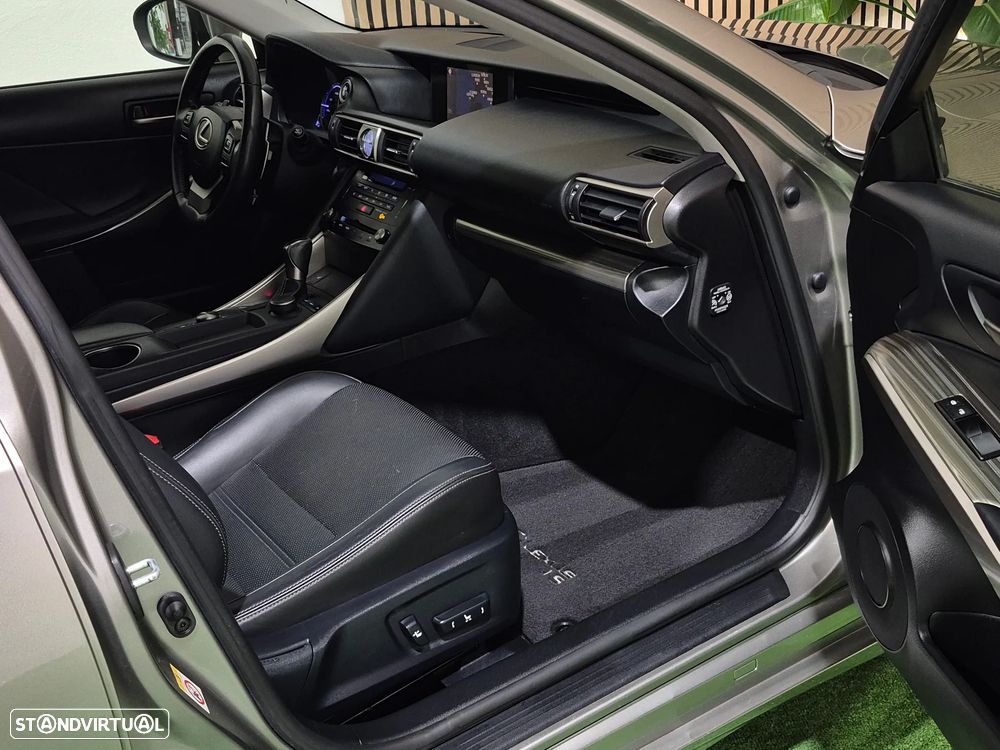 Lexus IS 300H Executive - 14