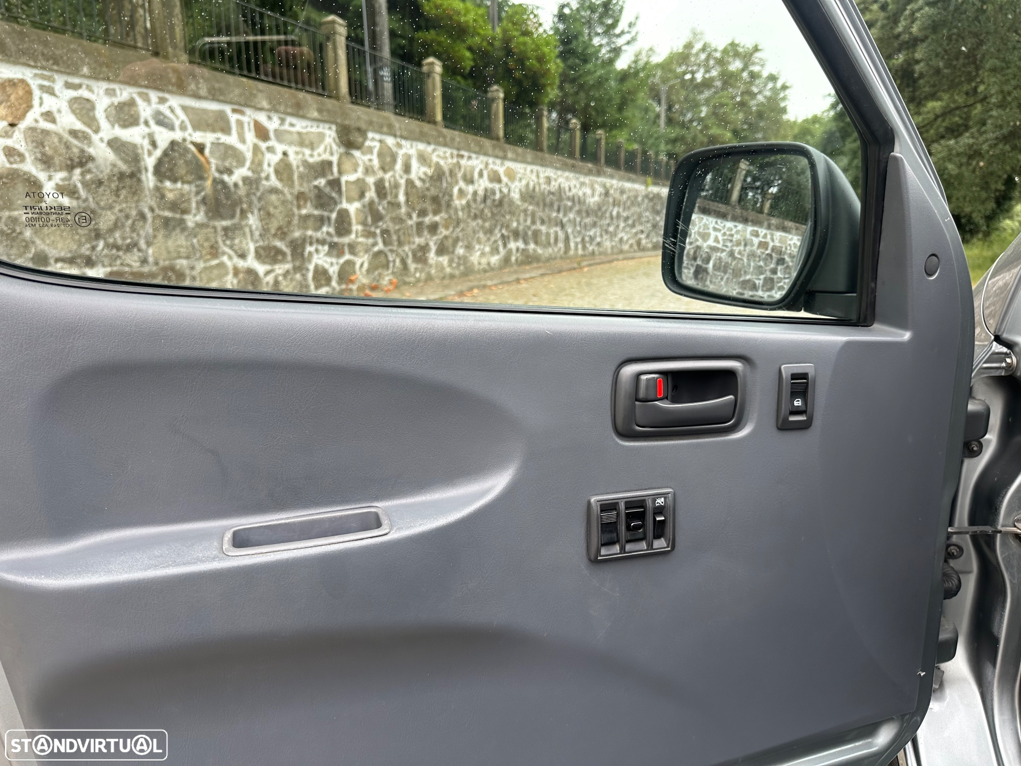 Toyota HiAce 2.5 D-4D 2.6T - 37