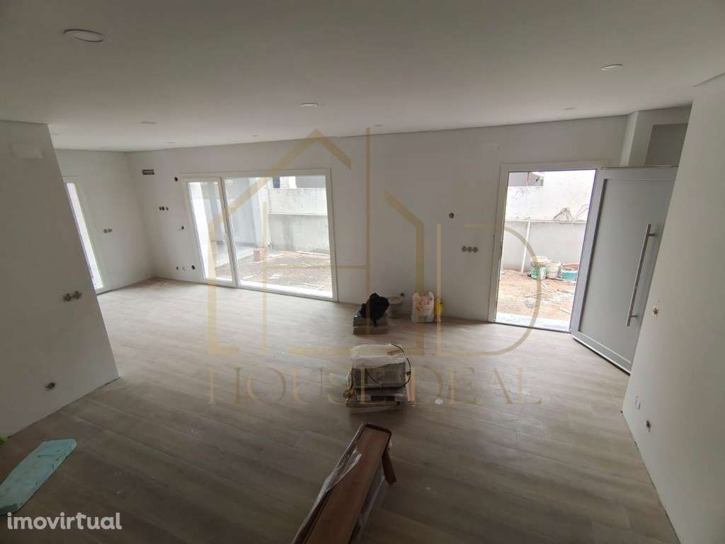 GRANDIOSA Moradia T3+1 com espaço para piscina. Fernão Ferro - Grande imagem: 4/22