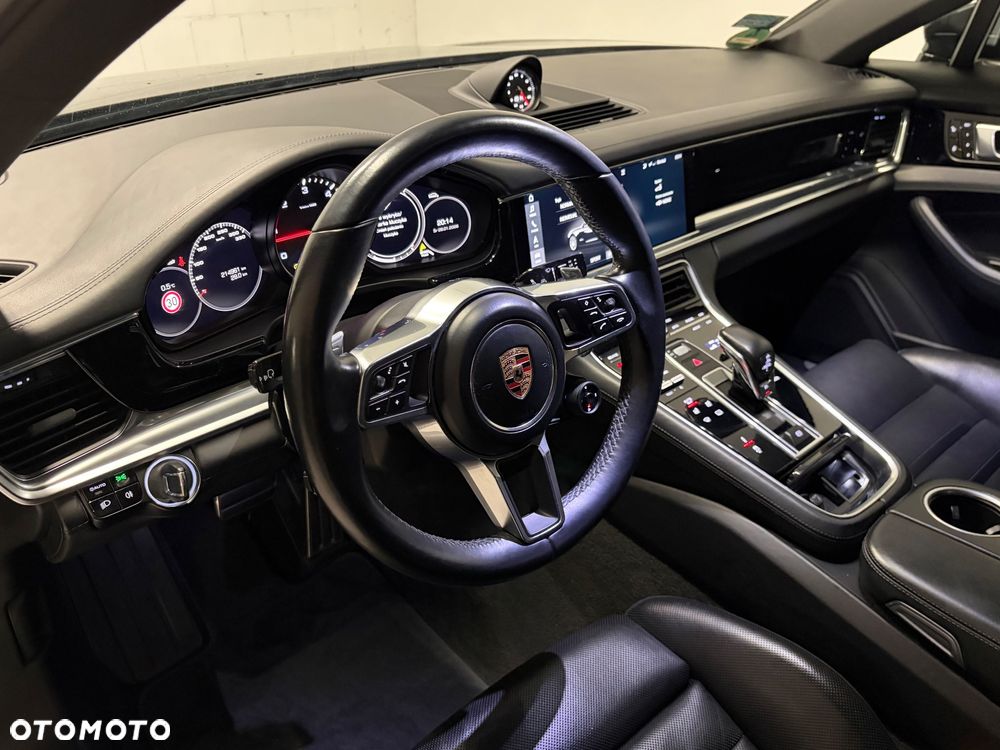 Porsche Panamera - 12