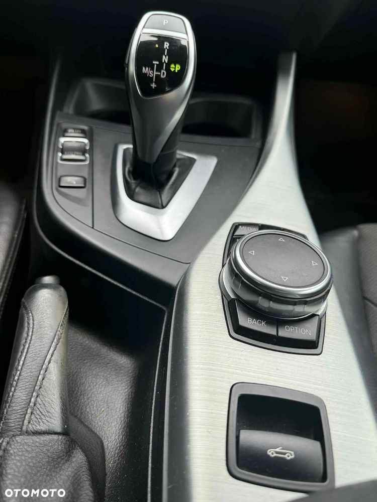 BMW Seria 2 220i Coupe Advantage - 17