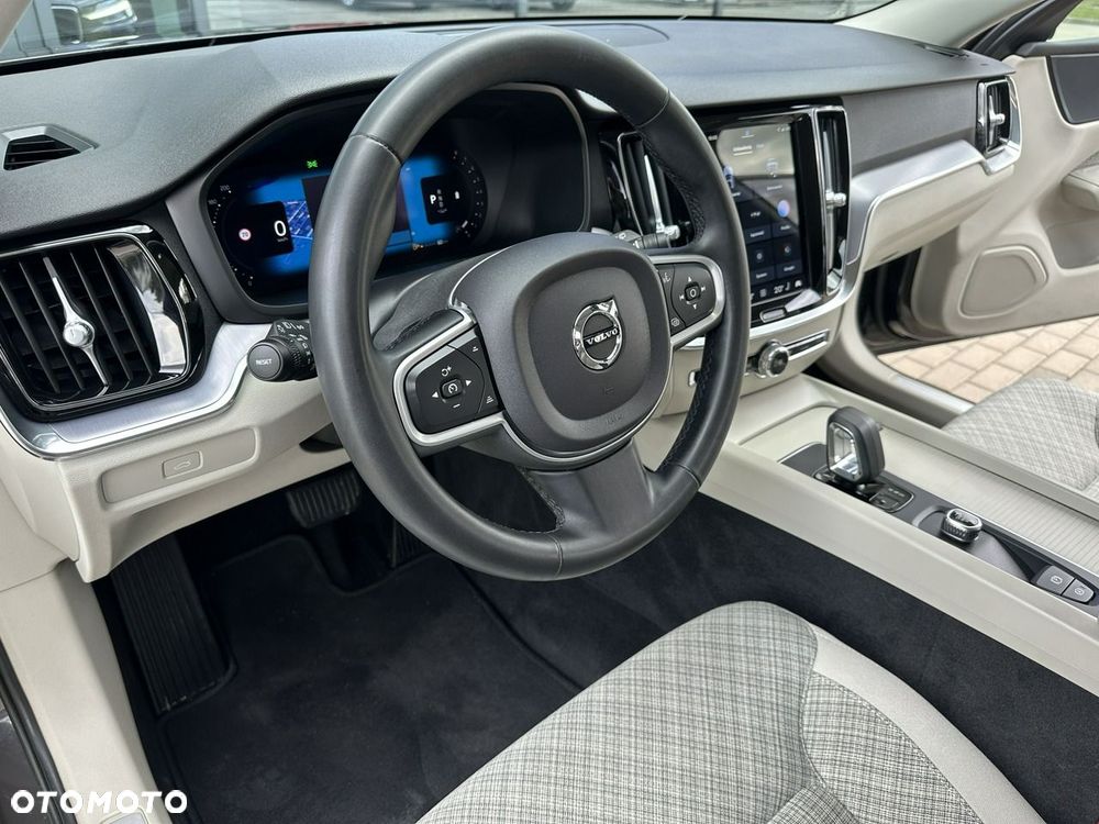 Volvo V60 B3 B DKG Essential - 10
