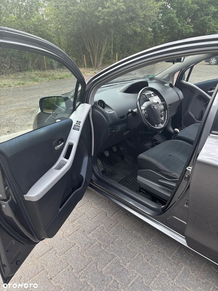 Toyota Yaris 1.3 Sol - 11