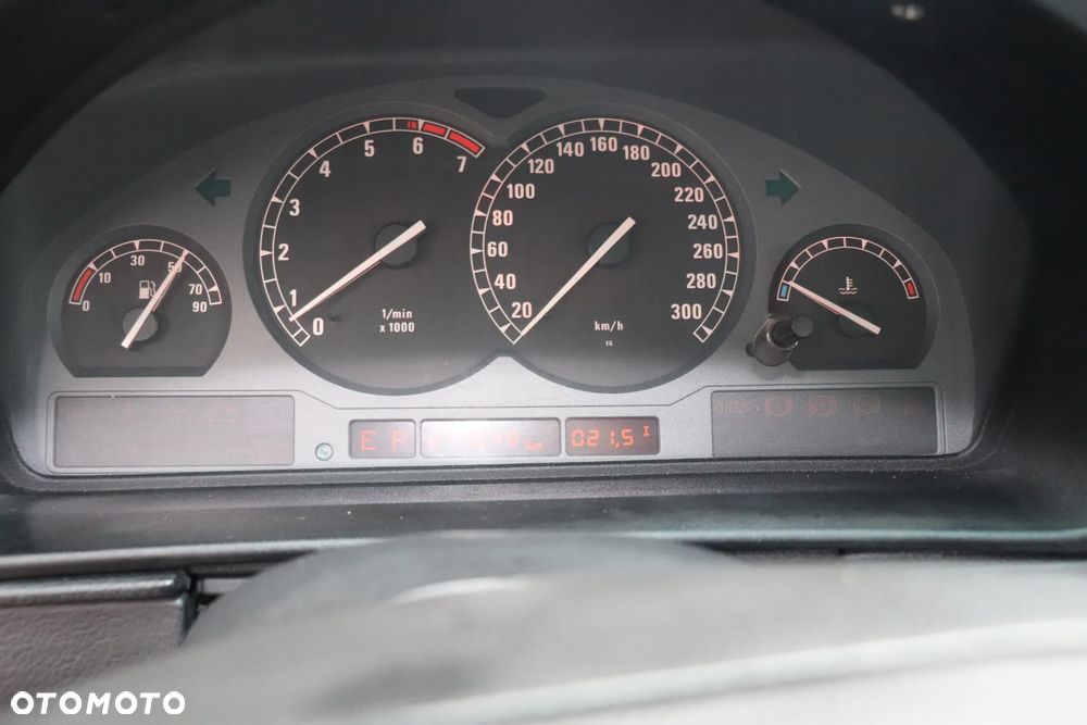 BMW Seria 8 - 21