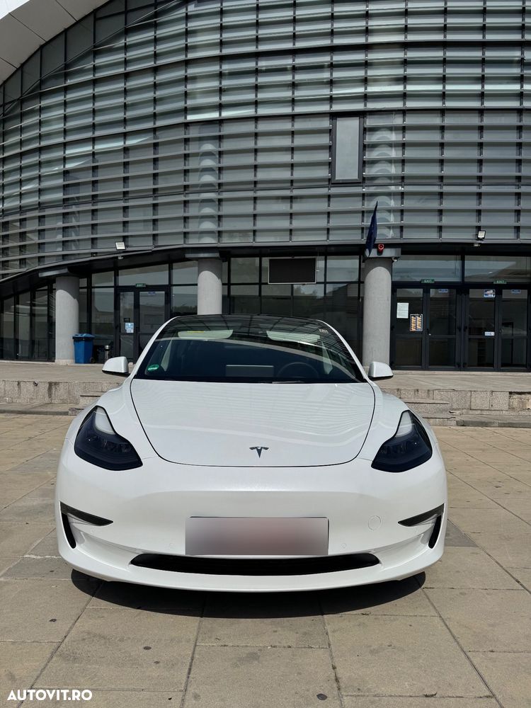 Tesla Model 3 - 3