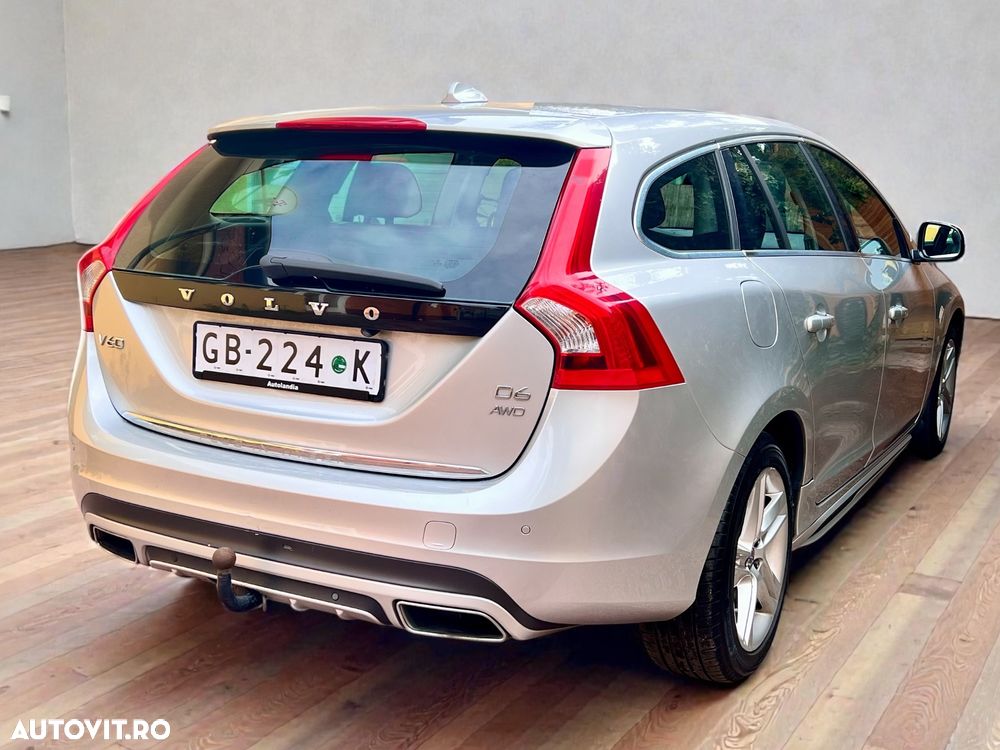 Volvo V60 D6 Plug-In-Hybrid AWD Geartronic Momentum - 4