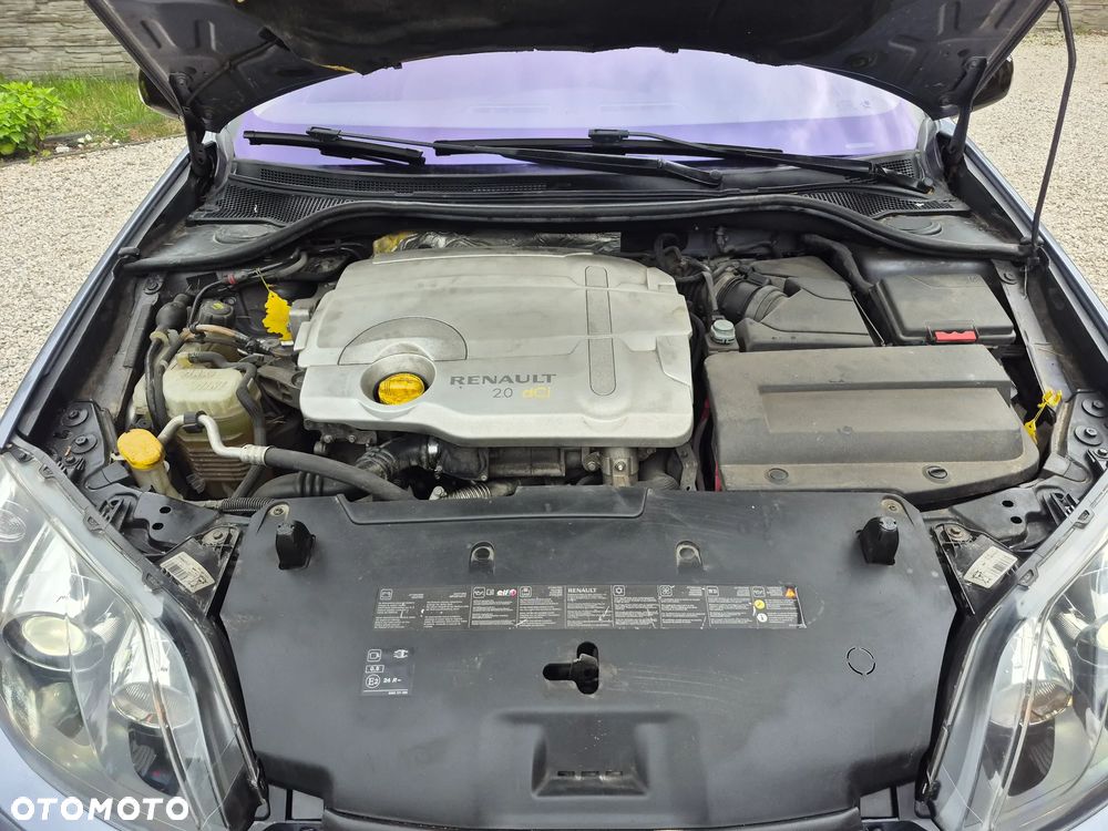 Renault Laguna dCi 150 FAP GT - 21