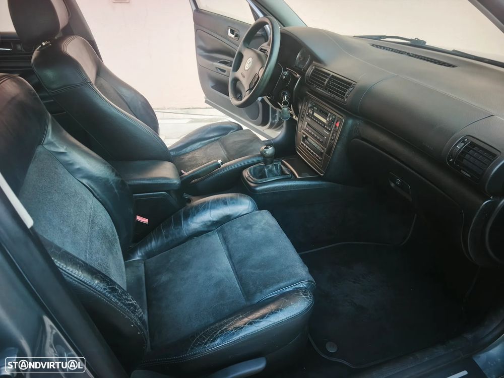 VW Passat 1.9 TDi Highline - 13