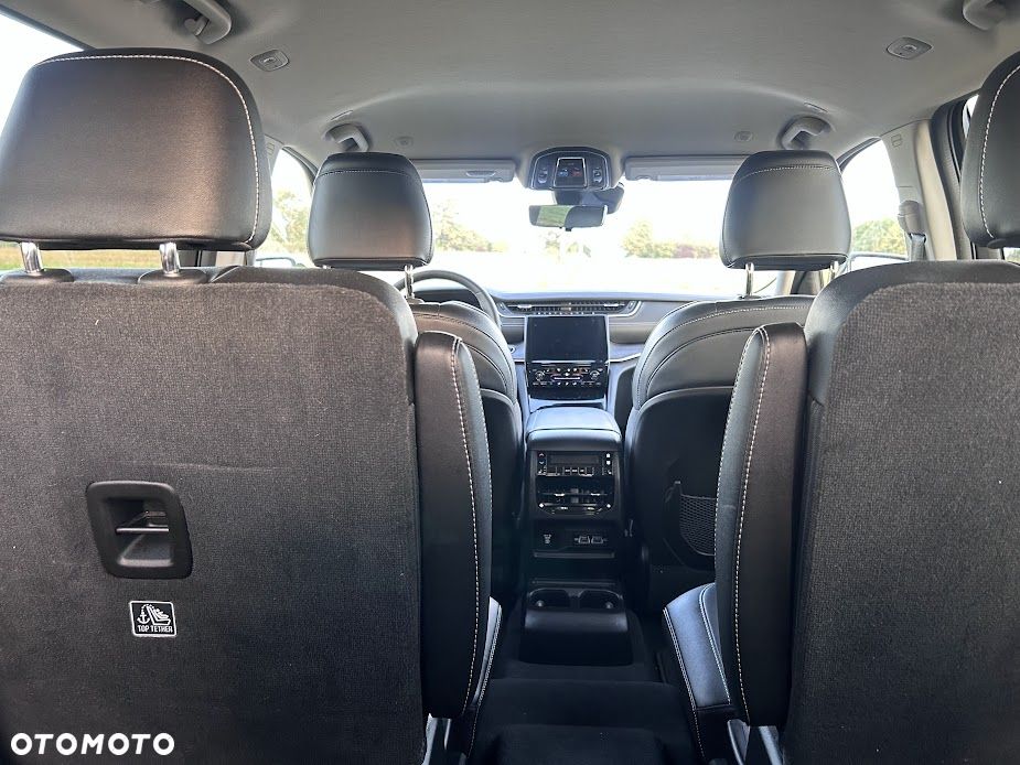 Jeep Grand Cherokee - 26