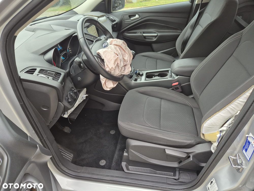 Ford Kuga 1.5 EcoBoost 2x4 Titanium - 11