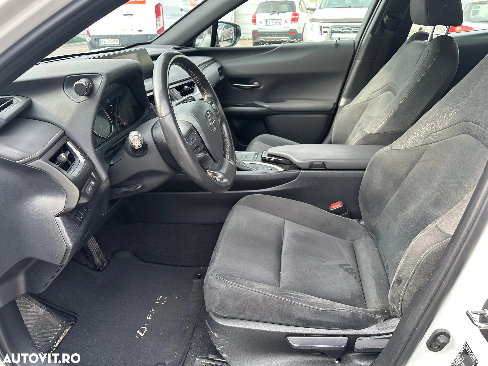 Lexus UX 250h Business Edition - 15
