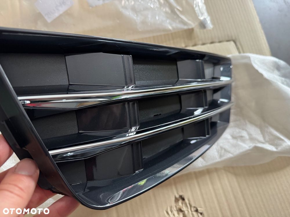 Audi A4  B9 lift kratka zderzaka lewa lub prawa - 2