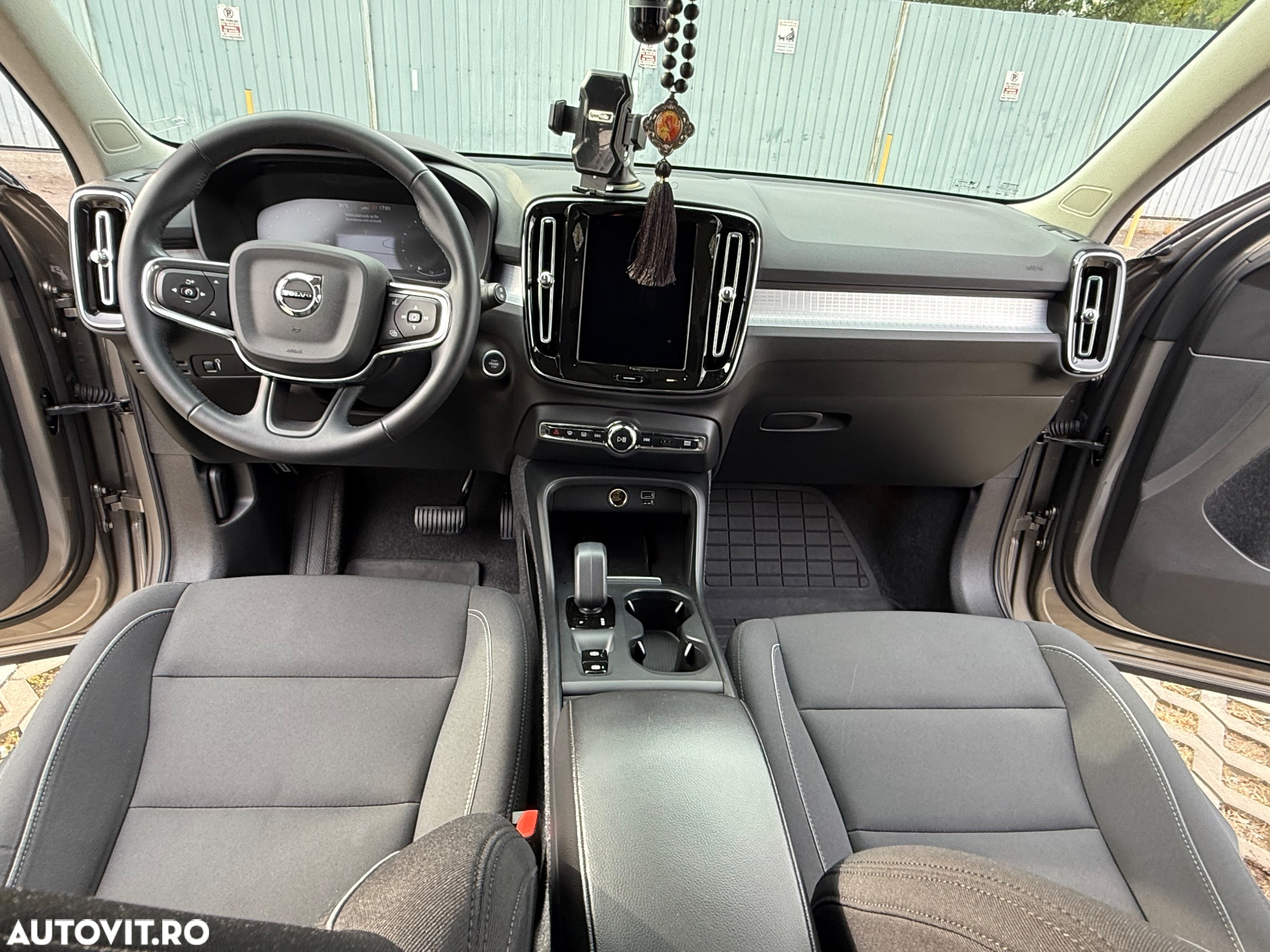 Volvo XC 40 B4 AT8 AWD Mild Hybrid Momentum Pro - 9