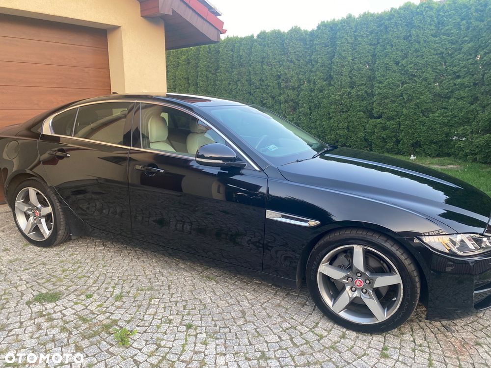 Jaguar XE 2.0 T Prestige - 5