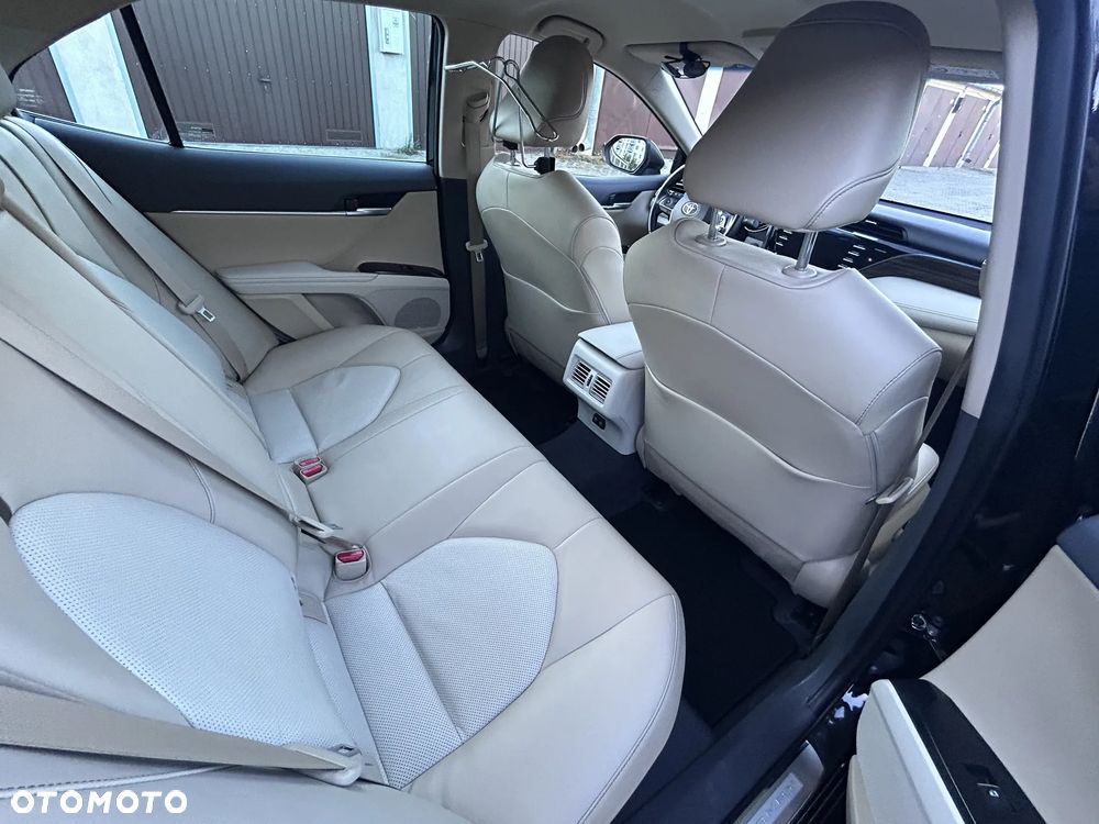 Toyota Camry - 16