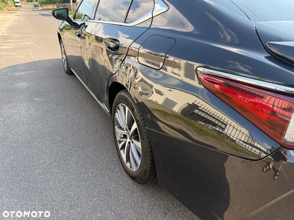 Lexus ES 300h Business Edition + - 12