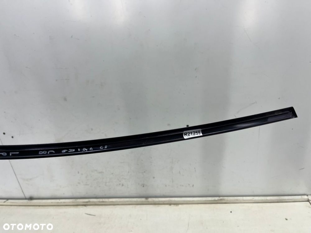Listwa Audi A6 C8 18r.- lewa przednia listwa ozdobna górnej uszczelki zewnętrznej szyby drzwi - 12