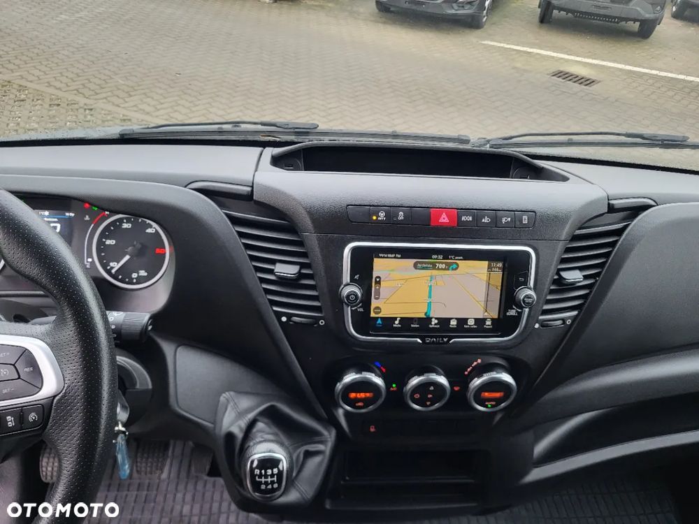 Iveco 35C18HZ KONTENER Z WINDĄ 1000 kg - 18