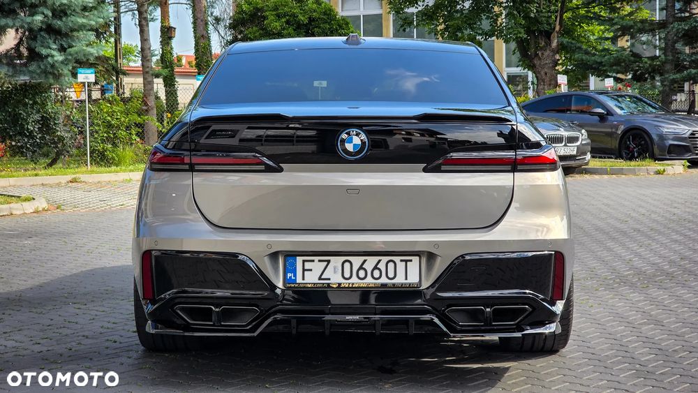 BMW Seria 7 M760e PHEV xDrive Individual Edition sport - 10