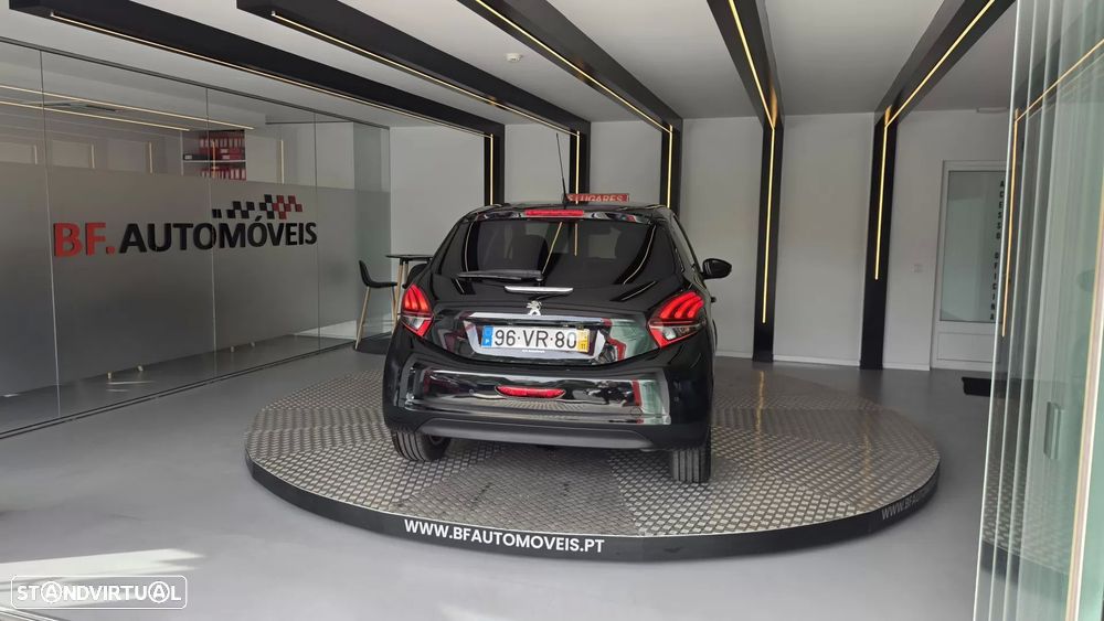 Peugeot 208 1.2 PureTech Signature - 16