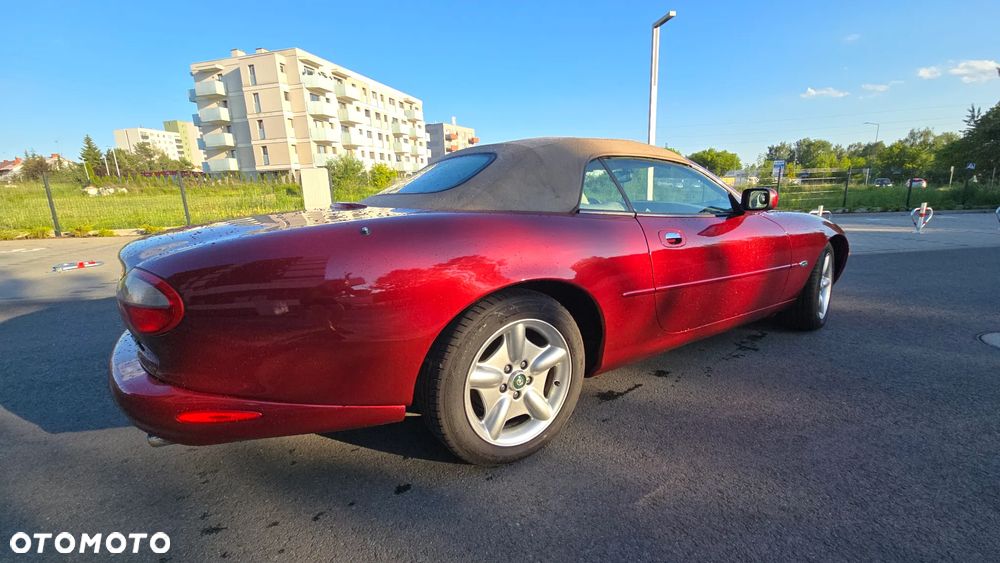 Jaguar XK8 - 13