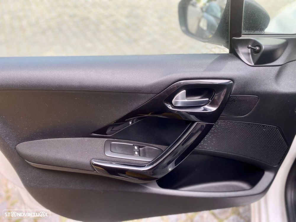 Peugeot 208 1.4 HDi - 10